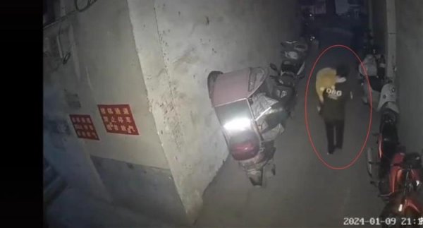 广升网 湖南一女童在巷道被男子强行抱走，官方：已平安找到，涉事男子正接受调查